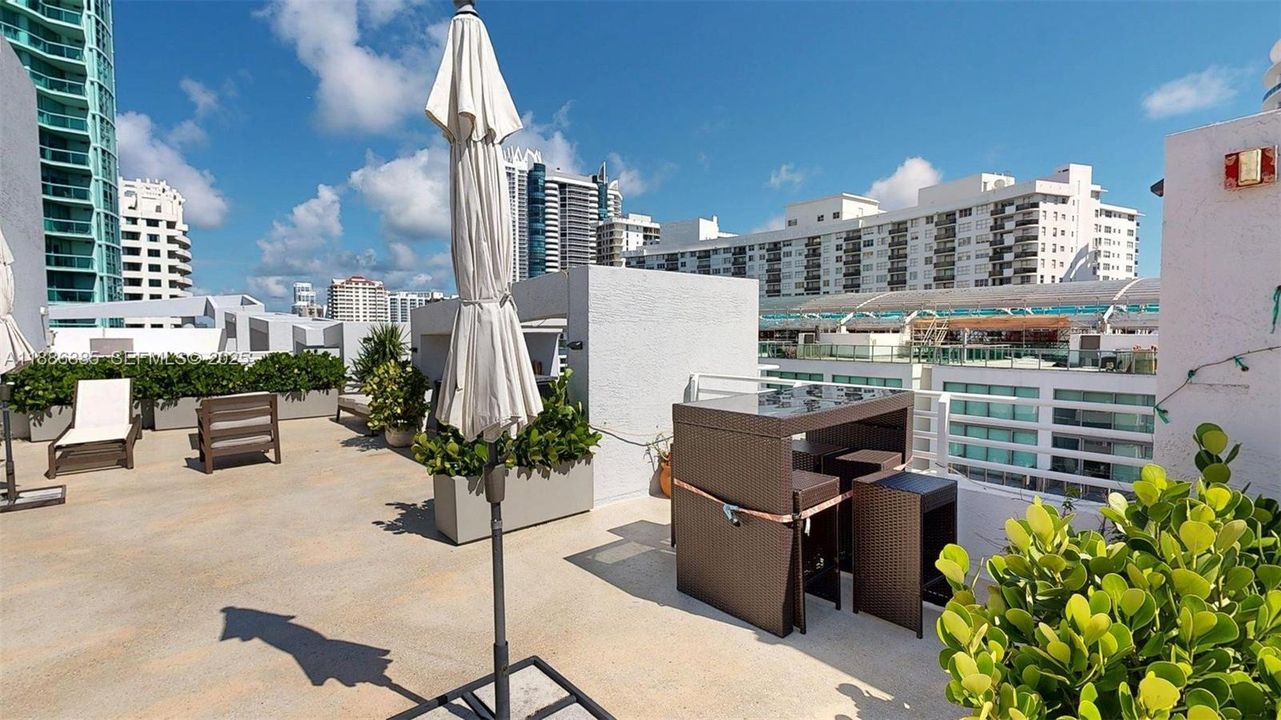 For Sale: $868,000 (2 beds, 2 baths, 1270 Square Feet)