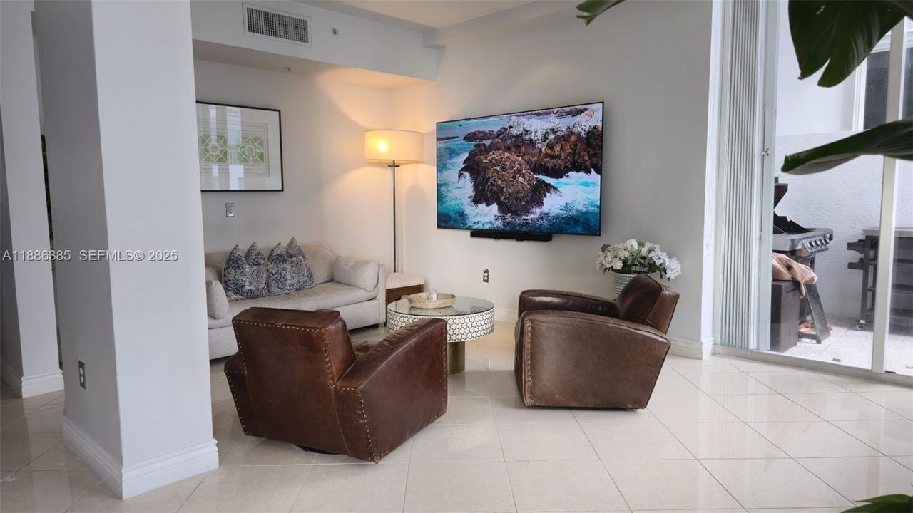 For Sale: $868,000 (2 beds, 2 baths, 1270 Square Feet)