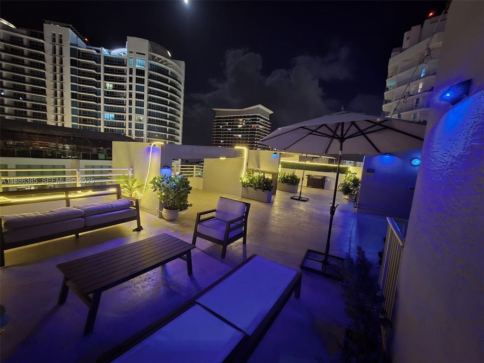 For Sale: $868,000 (2 beds, 2 baths, 1270 Square Feet)