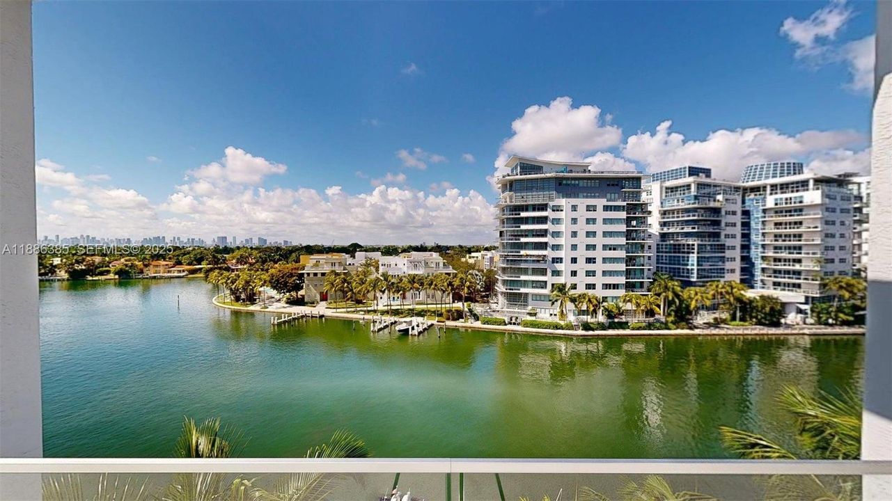 For Sale: $868,000 (2 beds, 2 baths, 1270 Square Feet)