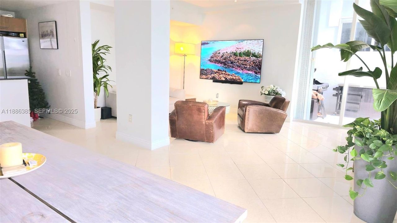 For Sale: $868,000 (2 beds, 2 baths, 1270 Square Feet)