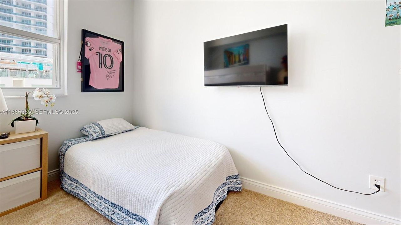 For Sale: $868,000 (2 beds, 2 baths, 1270 Square Feet)