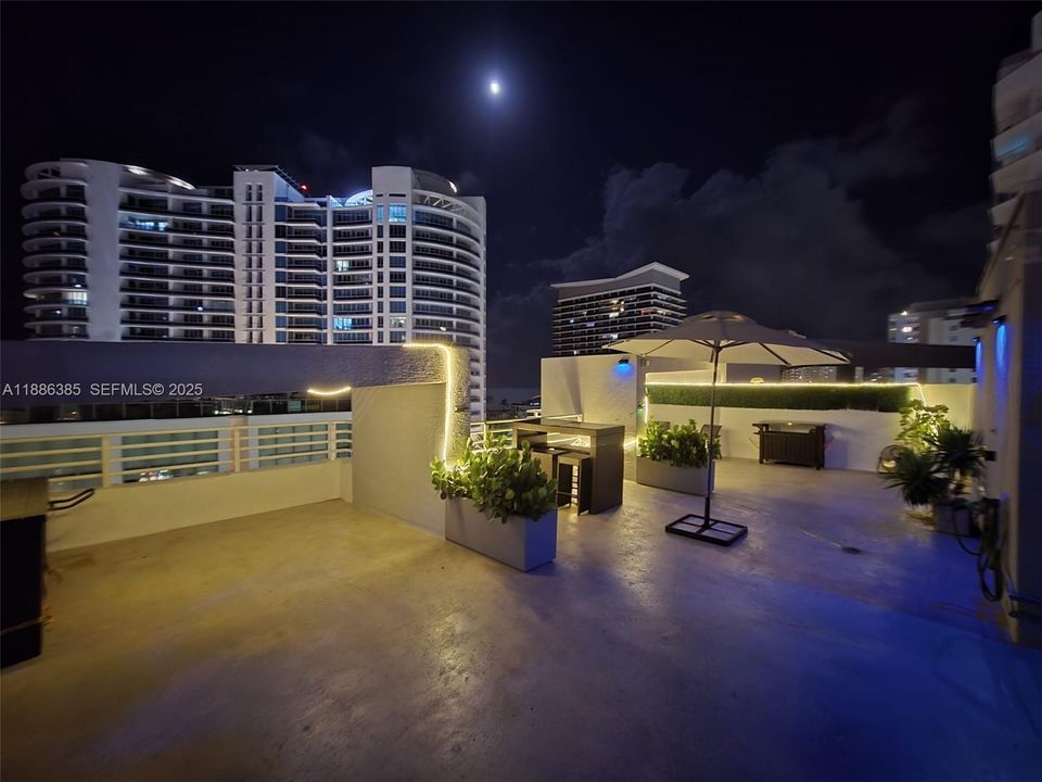 For Sale: $868,000 (2 beds, 2 baths, 1270 Square Feet)