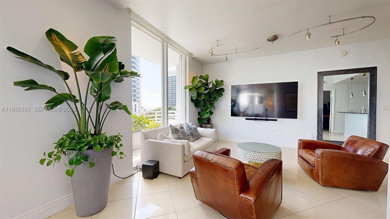 For Sale: $868,000 (2 beds, 2 baths, 1270 Square Feet)