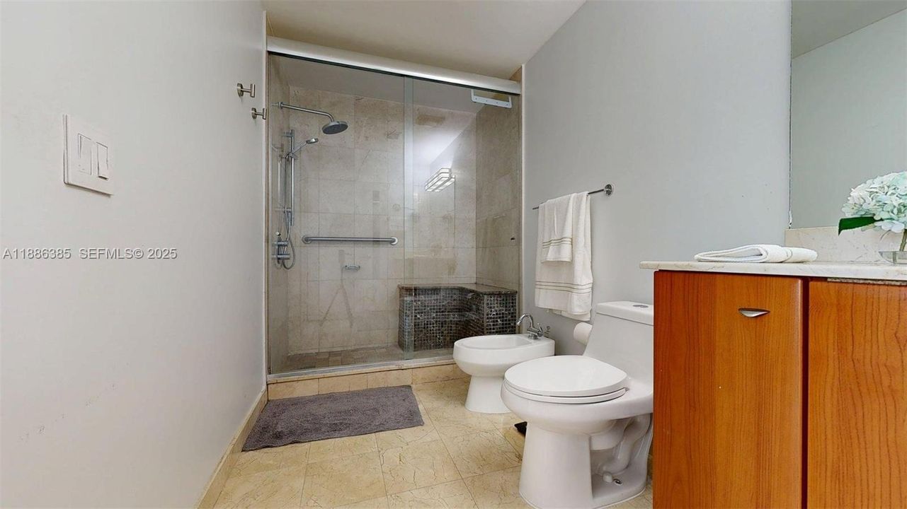 For Sale: $868,000 (2 beds, 2 baths, 1270 Square Feet)