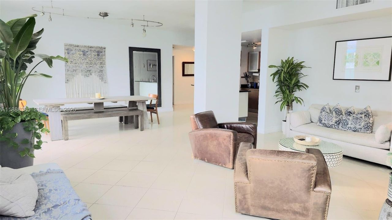 For Sale: $868,000 (2 beds, 2 baths, 1270 Square Feet)