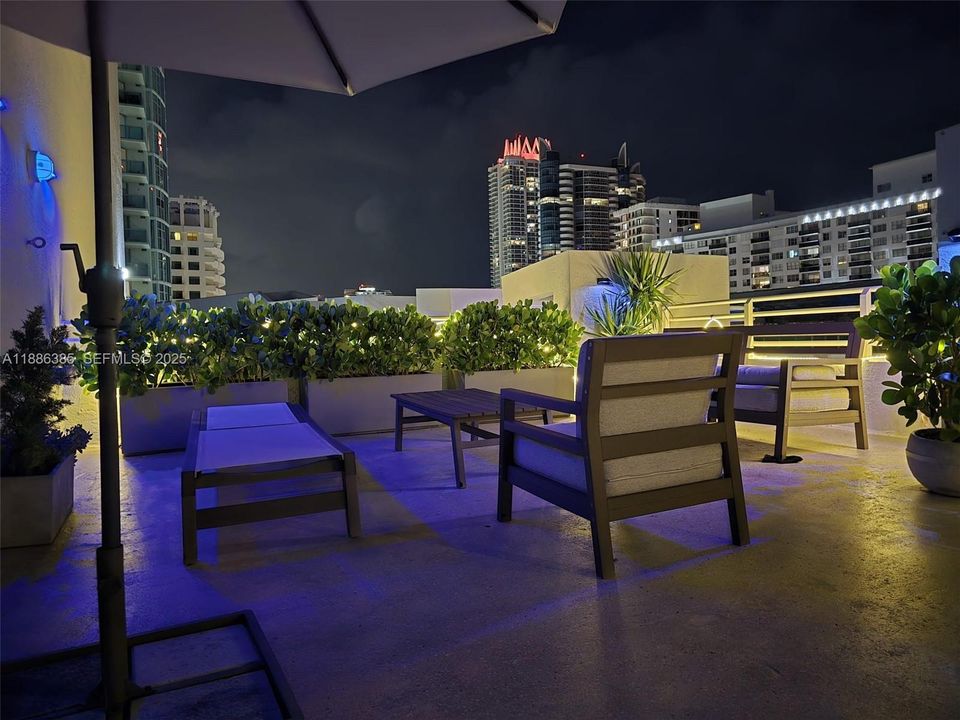 For Sale: $868,000 (2 beds, 2 baths, 1270 Square Feet)