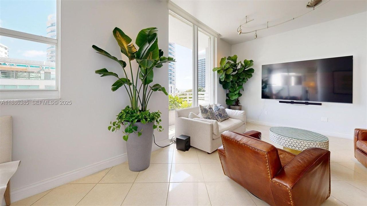 For Sale: $868,000 (2 beds, 2 baths, 1270 Square Feet)