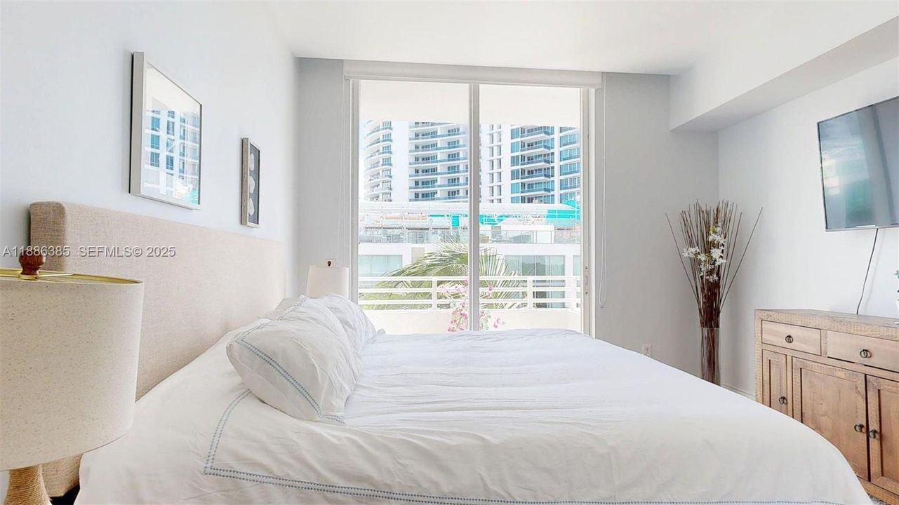 For Sale: $868,000 (2 beds, 2 baths, 1270 Square Feet)