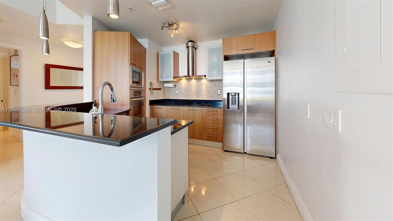 For Sale: $868,000 (2 beds, 2 baths, 1270 Square Feet)