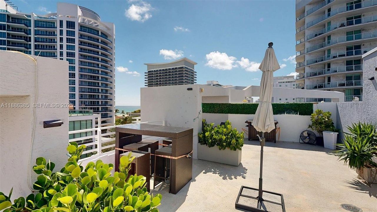 For Sale: $868,000 (2 beds, 2 baths, 1270 Square Feet)