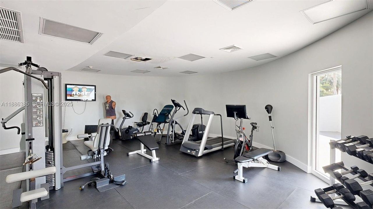 For Sale: $868,000 (2 beds, 2 baths, 1270 Square Feet)