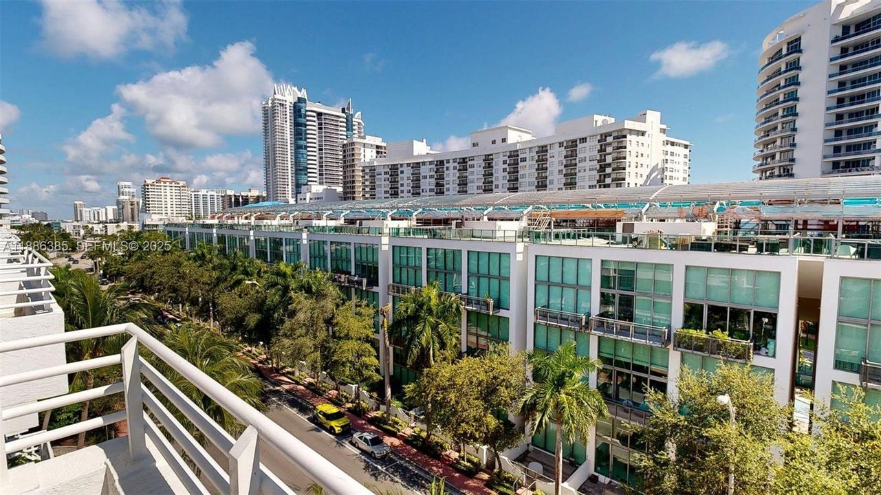 For Sale: $868,000 (2 beds, 2 baths, 1270 Square Feet)