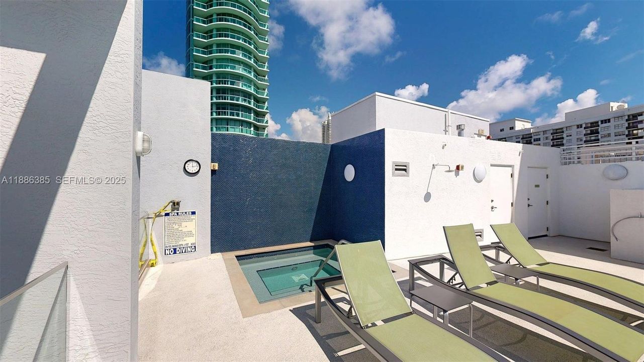 For Sale: $868,000 (2 beds, 2 baths, 1270 Square Feet)