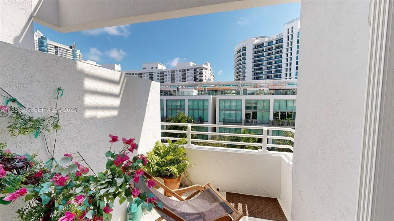 For Sale: $868,000 (2 beds, 2 baths, 1270 Square Feet)