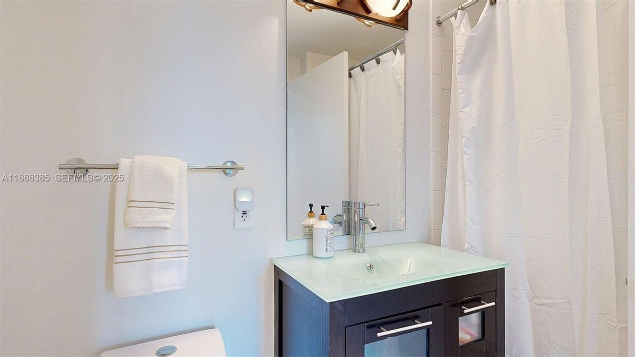 For Sale: $868,000 (2 beds, 2 baths, 1270 Square Feet)