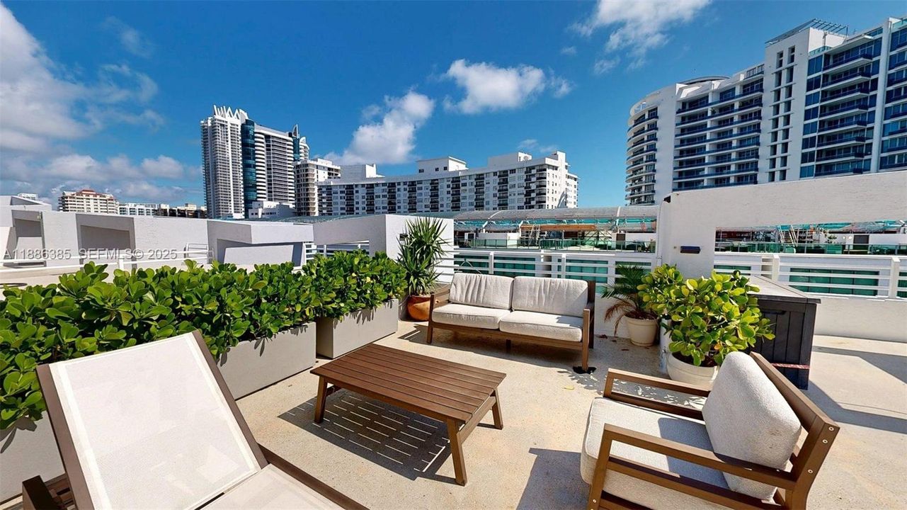 For Sale: $868,000 (2 beds, 2 baths, 1270 Square Feet)