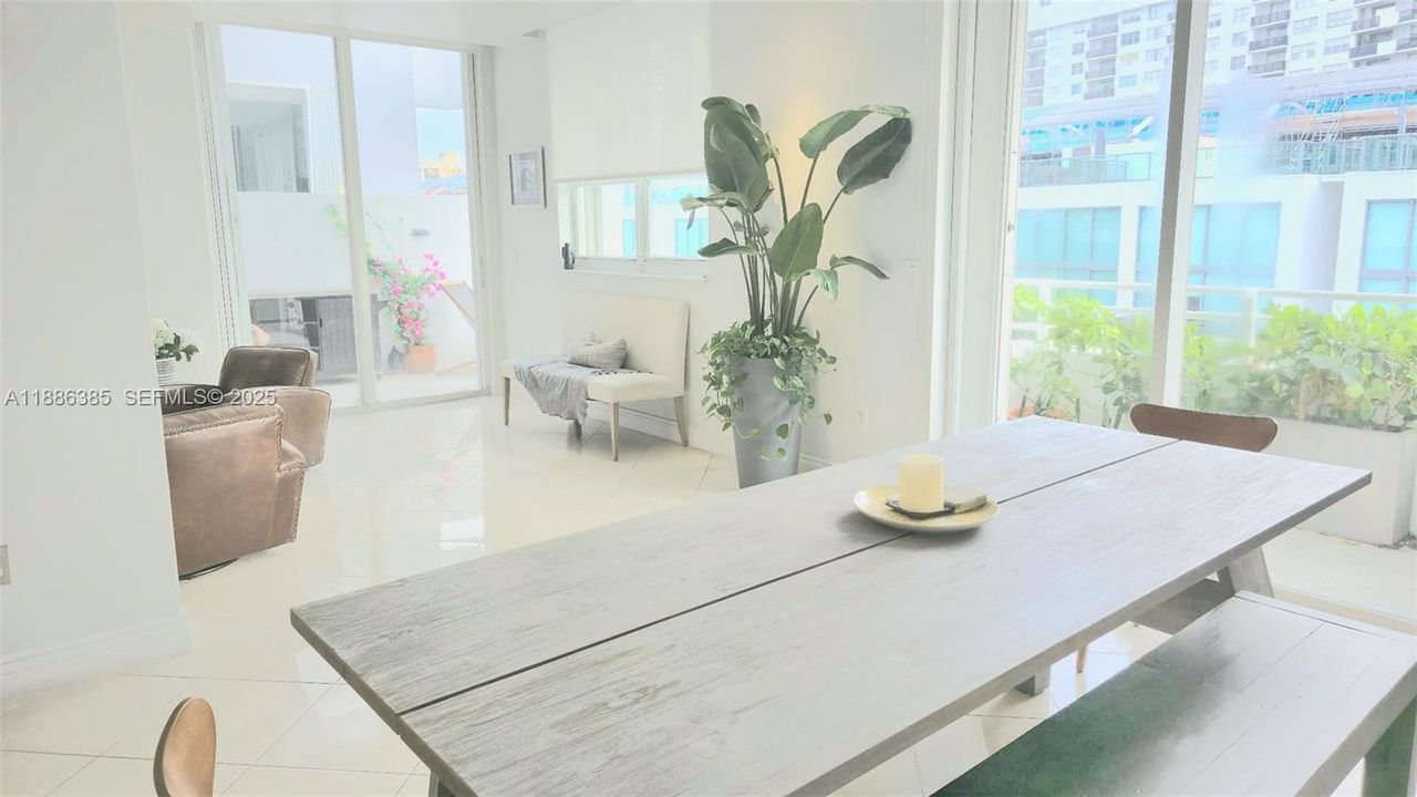 For Sale: $868,000 (2 beds, 2 baths, 1270 Square Feet)