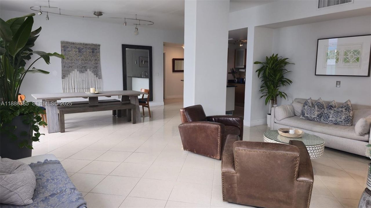 For Sale: $868,000 (2 beds, 2 baths, 1270 Square Feet)