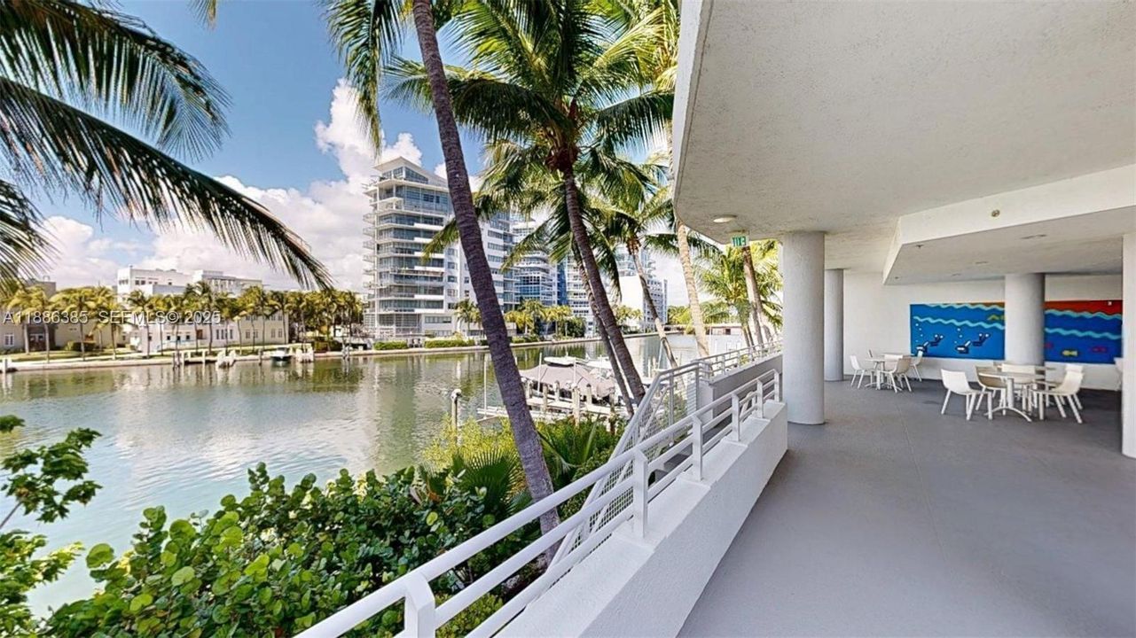 For Sale: $868,000 (2 beds, 2 baths, 1270 Square Feet)