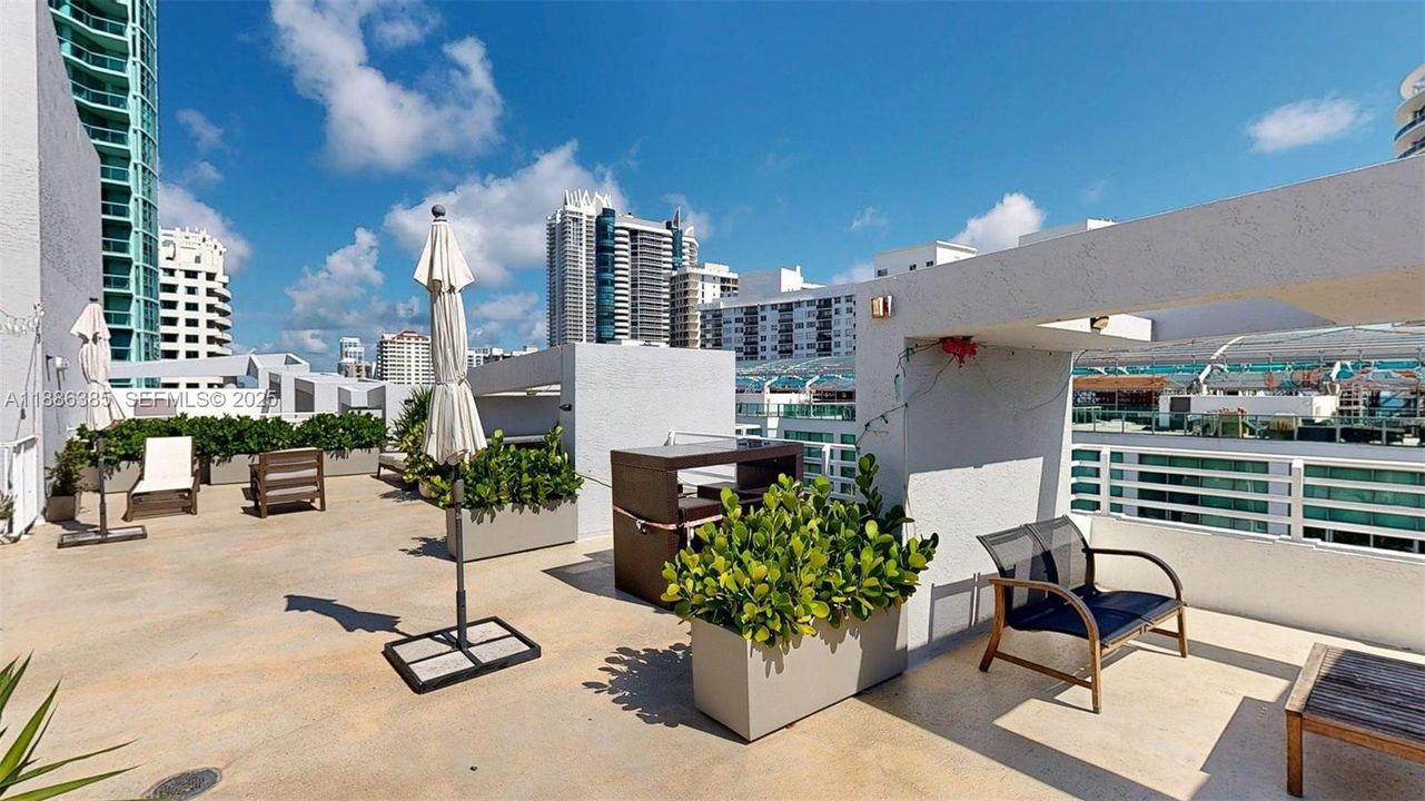 For Sale: $868,000 (2 beds, 2 baths, 1270 Square Feet)
