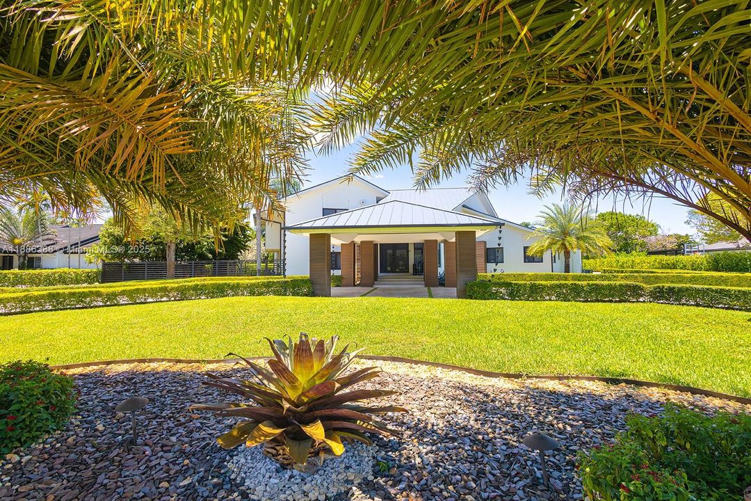 For Sale: $5,500,000 (6 beds, 5 baths, 6112 Square Feet)