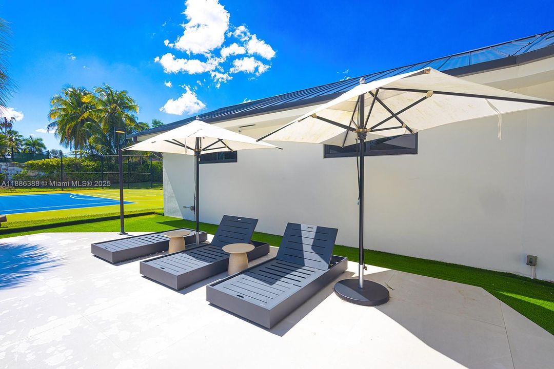 For Sale: $5,500,000 (6 beds, 5 baths, 6112 Square Feet)