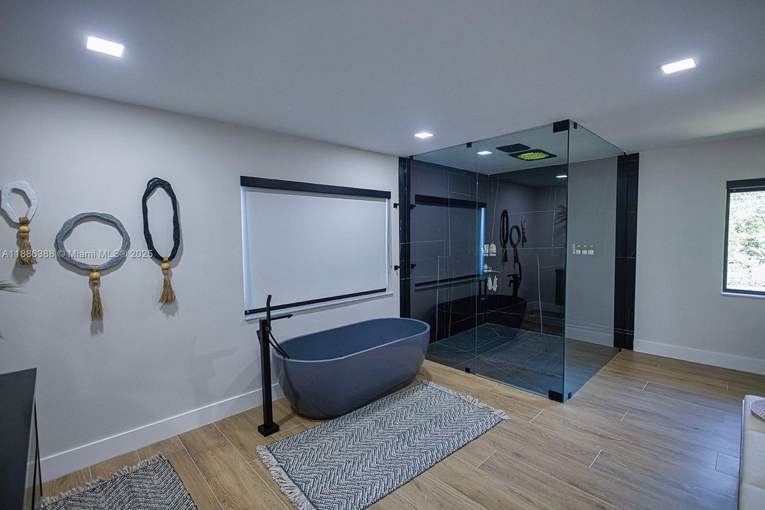 For Sale: $5,500,000 (6 beds, 5 baths, 6112 Square Feet)