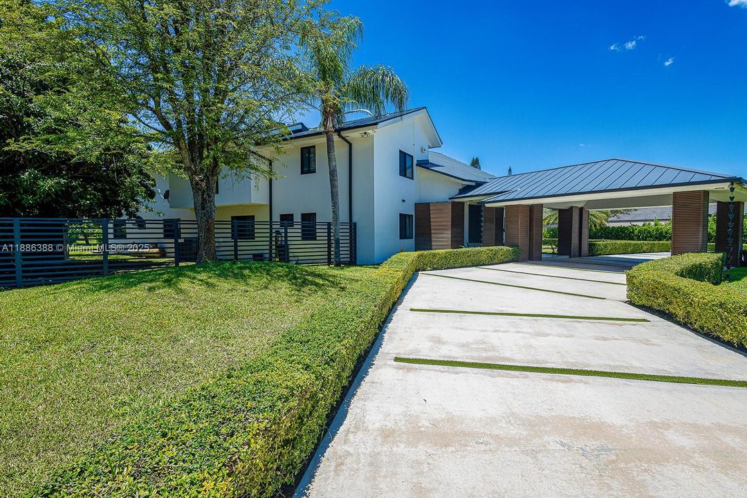 For Sale: $5,500,000 (6 beds, 5 baths, 6112 Square Feet)