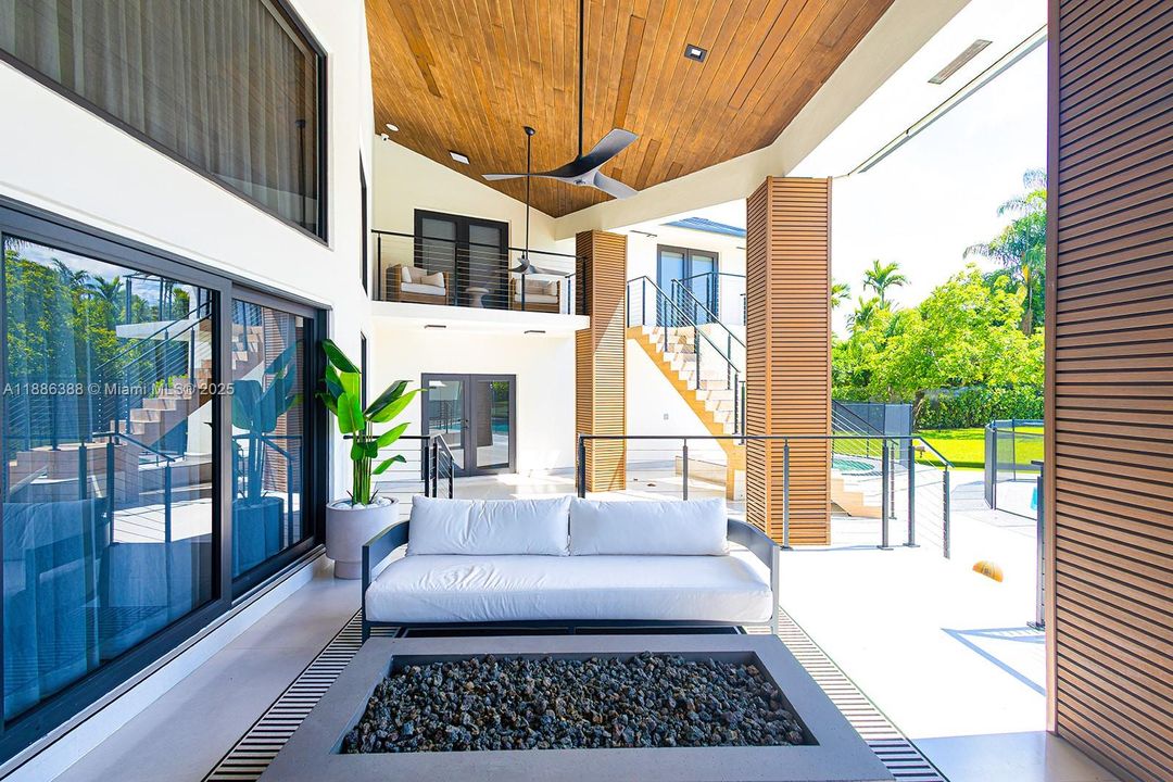 For Sale: $5,500,000 (6 beds, 5 baths, 6112 Square Feet)