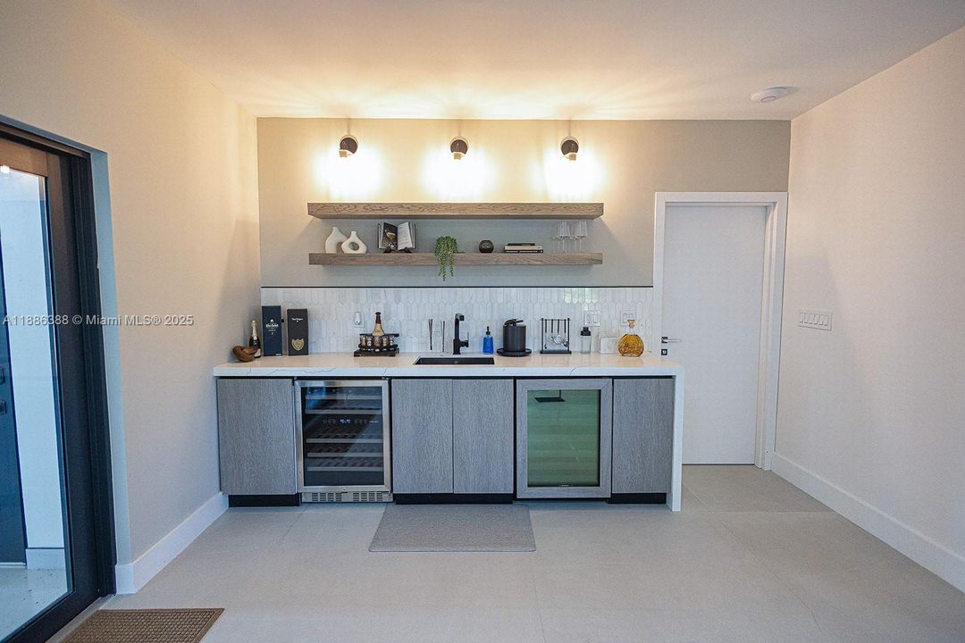 For Sale: $5,500,000 (6 beds, 5 baths, 6112 Square Feet)