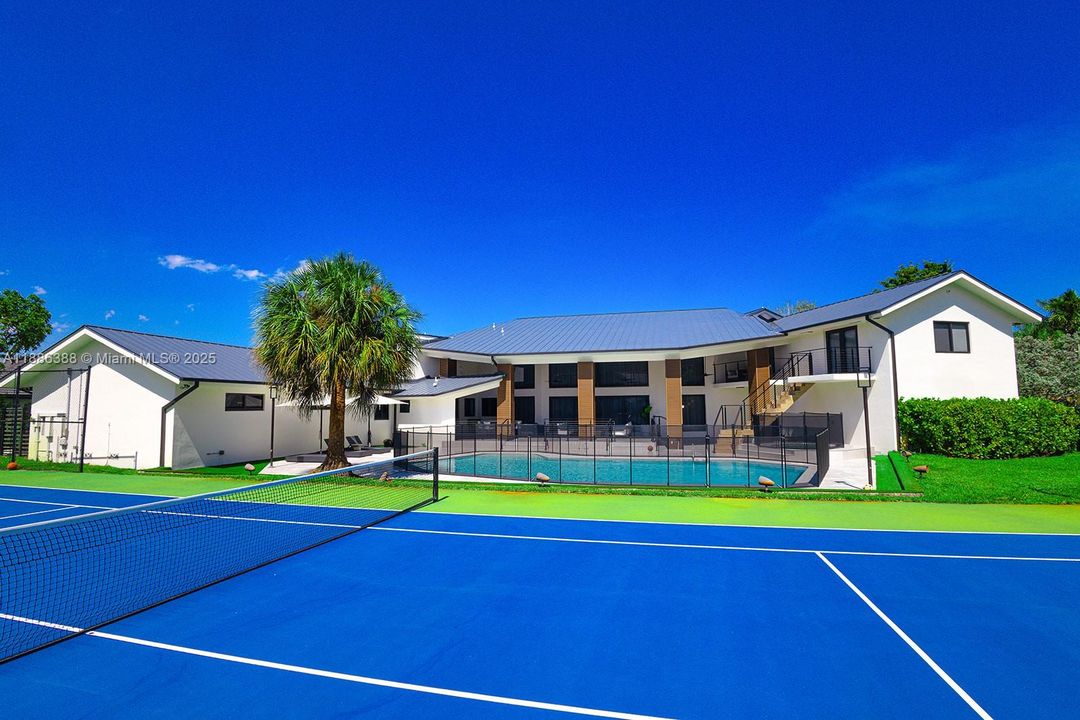 For Sale: $5,500,000 (6 beds, 5 baths, 6112 Square Feet)