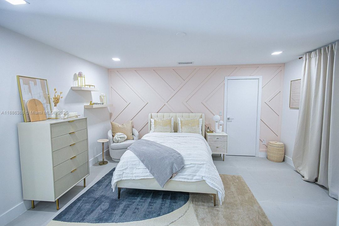 For Sale: $5,500,000 (6 beds, 5 baths, 6112 Square Feet)