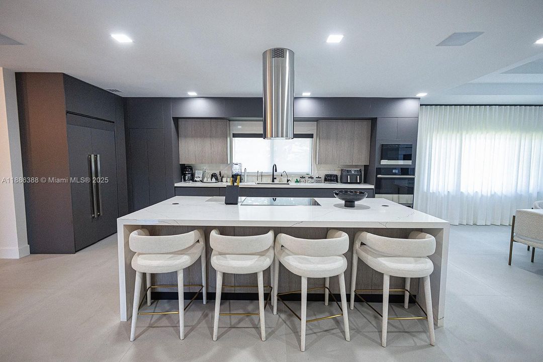 For Sale: $5,500,000 (6 beds, 5 baths, 6112 Square Feet)