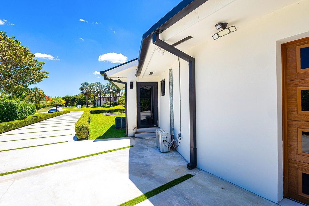 For Sale: $5,500,000 (6 beds, 5 baths, 6112 Square Feet)