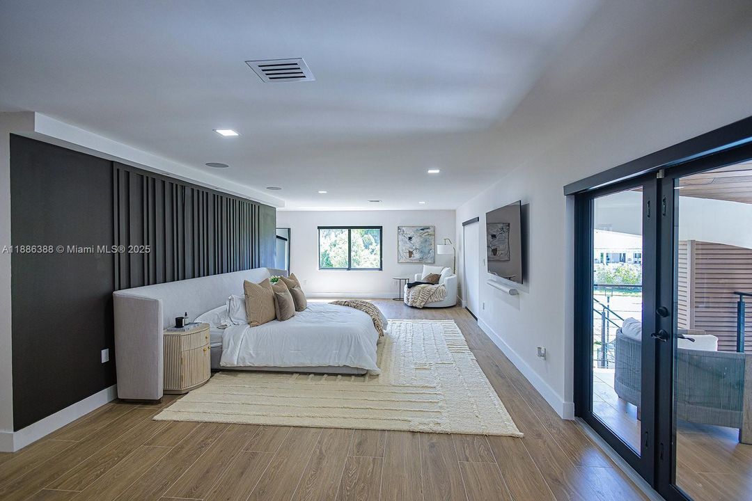 For Sale: $5,500,000 (6 beds, 5 baths, 6112 Square Feet)