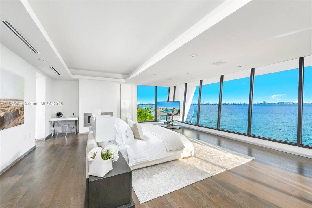 В аренду: $75,000 (6 спален, 5 ванн, 7129 Квадратных фут)