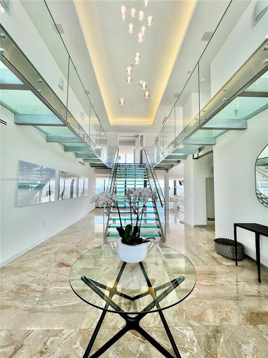 В аренду: $75,000 (6 спален, 5 ванн, 7129 Квадратных фут)