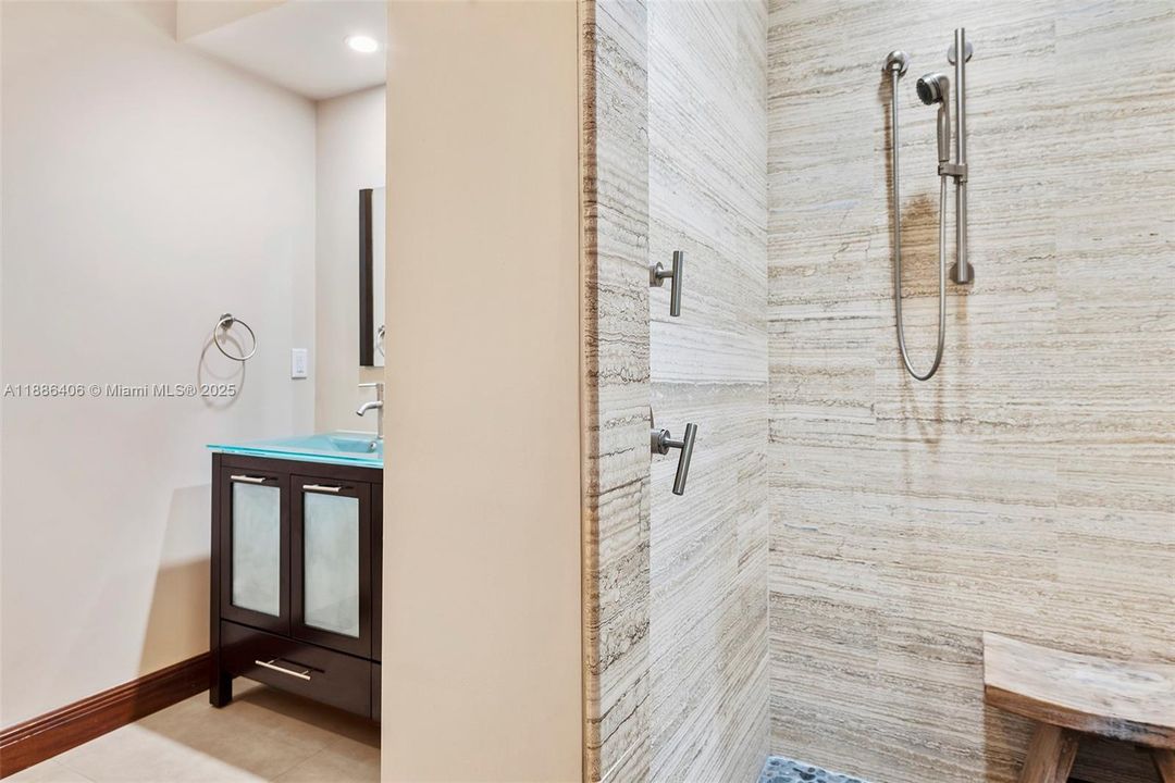 出租: $16,900 (4 贝兹, 4 浴室, 4603 平方英尺)