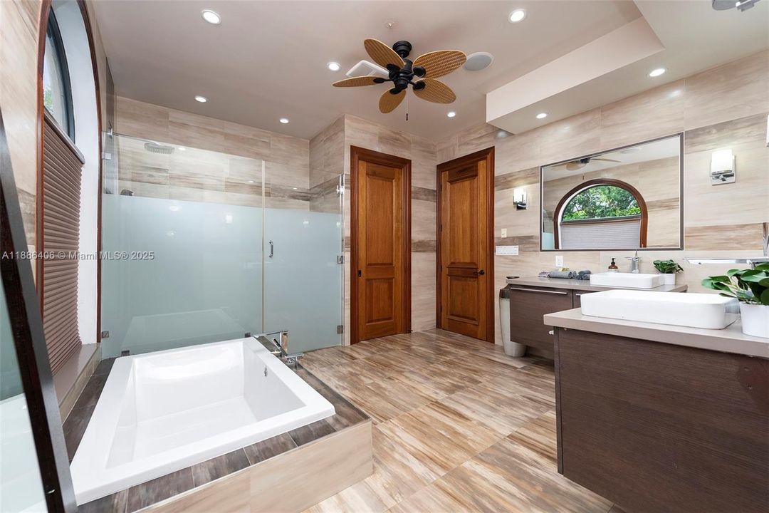 出租: $16,900 (4 贝兹, 4 浴室, 4603 平方英尺)