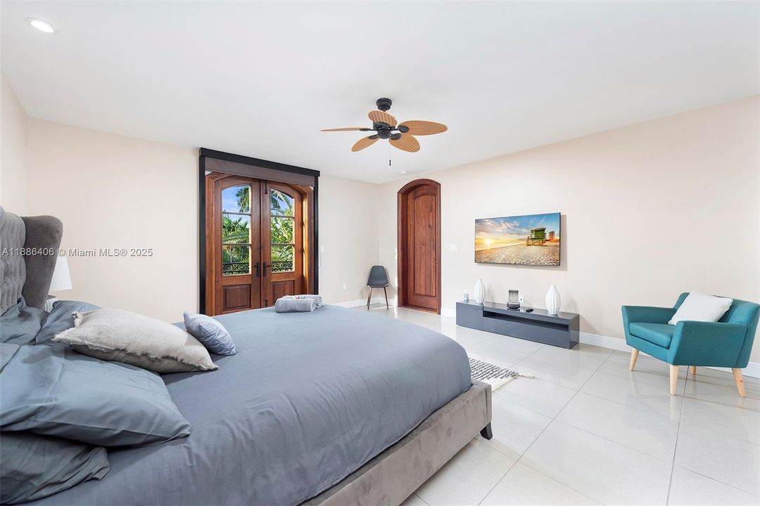 出租: $16,900 (4 贝兹, 4 浴室, 4603 平方英尺)