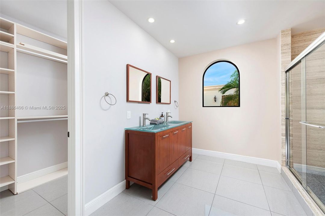 出租: $16,900 (4 贝兹, 4 浴室, 4603 平方英尺)