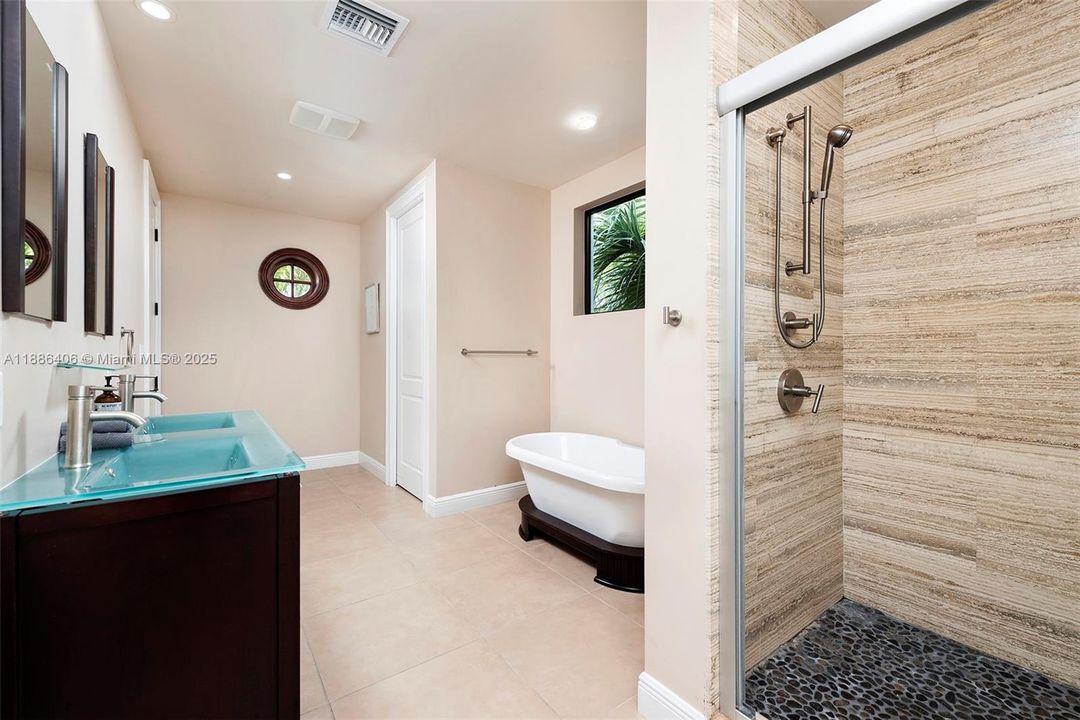 出租: $16,900 (4 贝兹, 4 浴室, 4603 平方英尺)