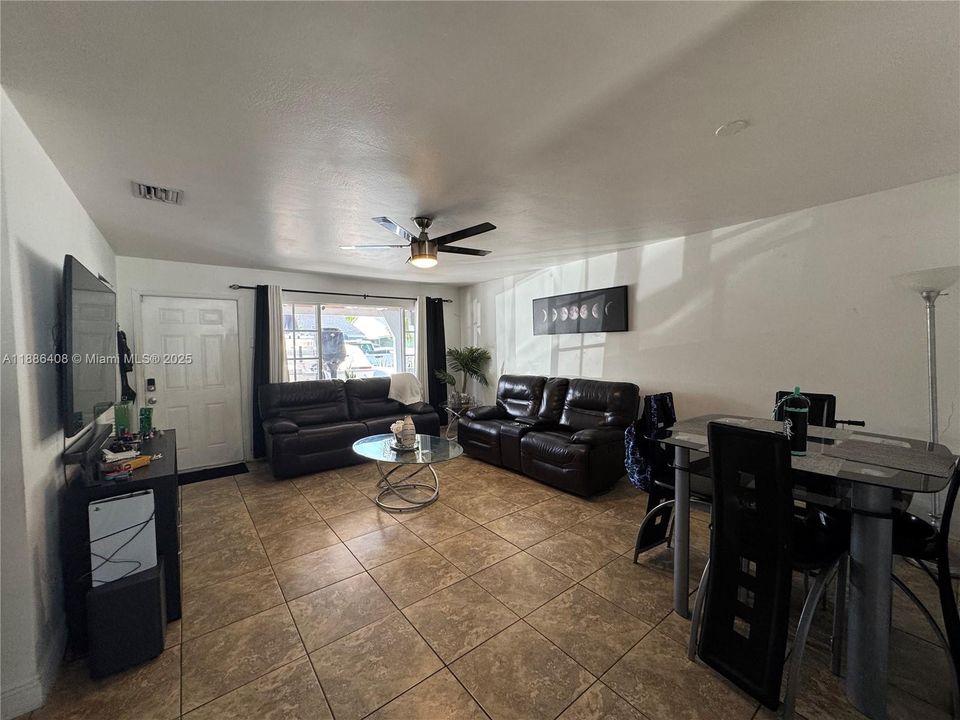 Activo con contrato: $320,000 (2 camas, 1 baños, 982 Pies cuadrados)