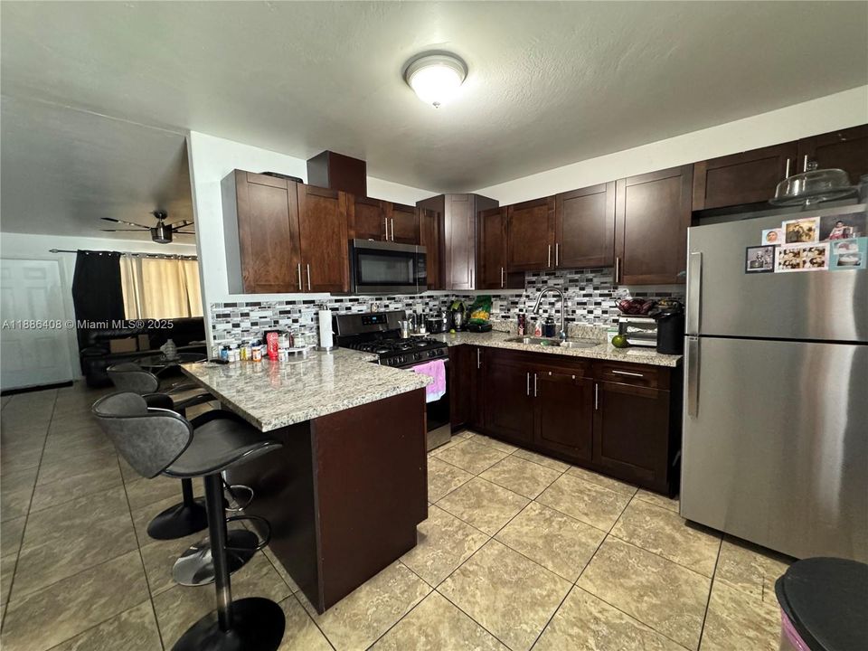 Activo con contrato: $320,000 (2 camas, 1 baños, 982 Pies cuadrados)