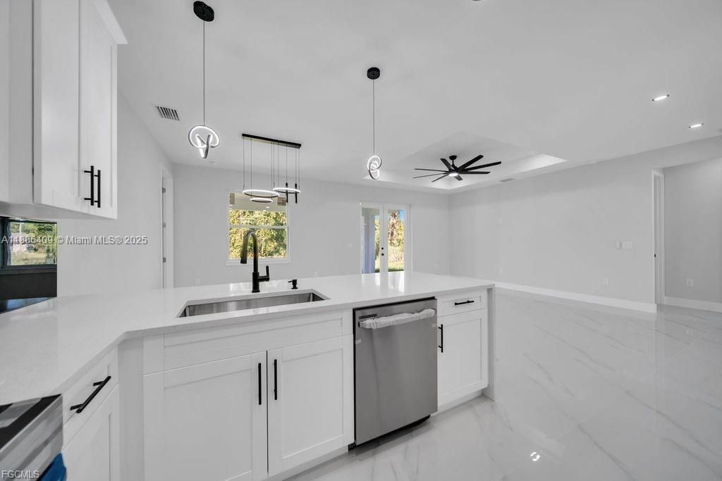 Vendido Recientemente: $329,900 (3 camas, 2 baños, 1536 Pies cuadrados)