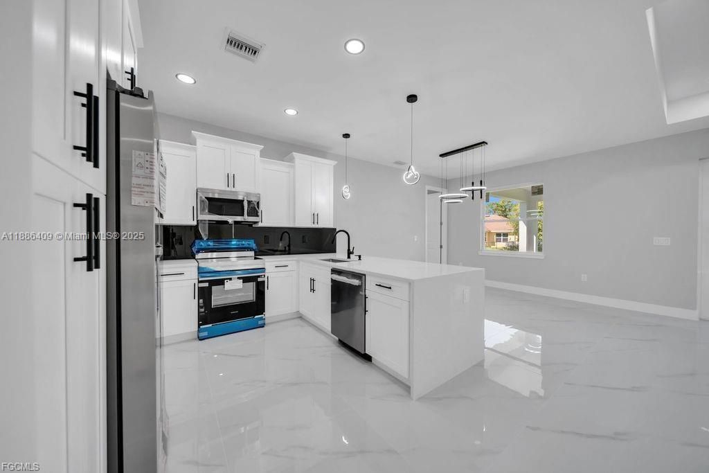 Vendido Recientemente: $329,900 (3 camas, 2 baños, 1536 Pies cuadrados)