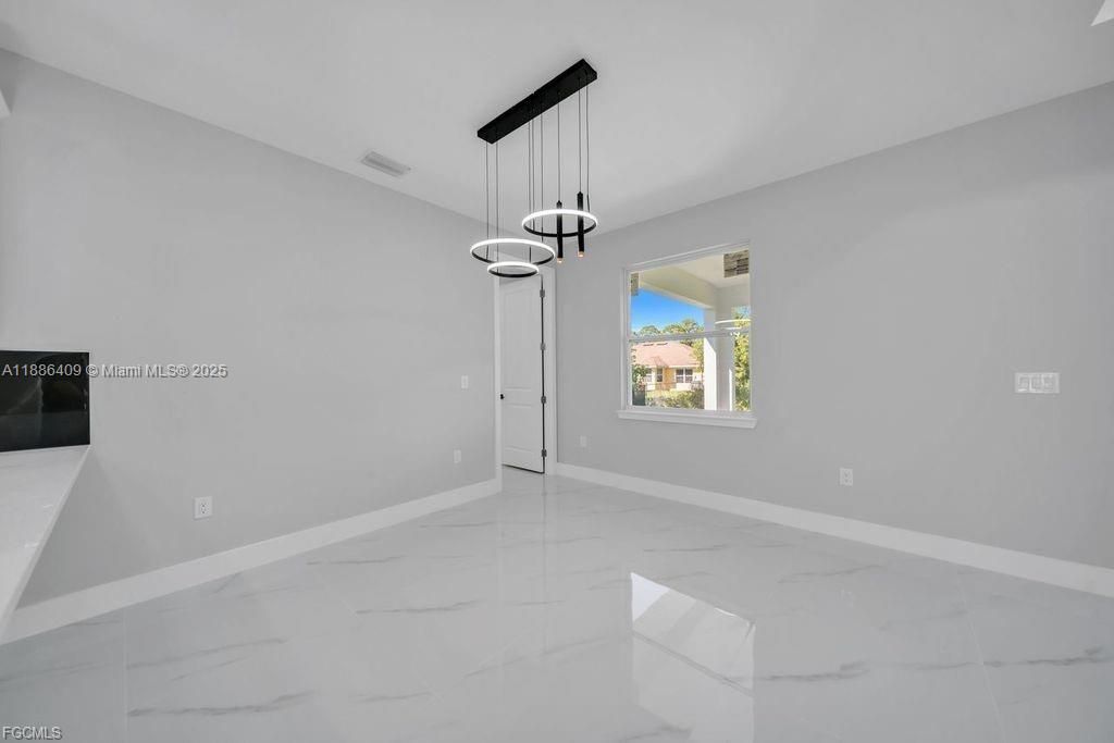 Vendido Recientemente: $329,900 (3 camas, 2 baños, 1536 Pies cuadrados)