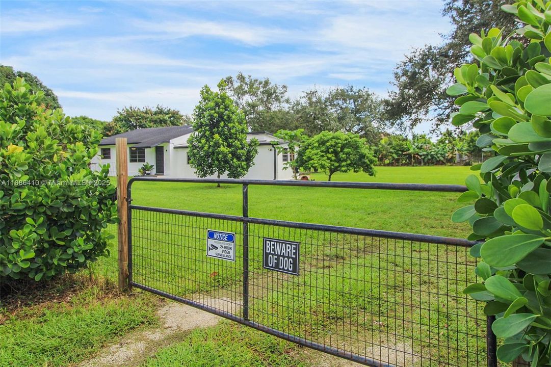 Недавно продано: $775,000 (3 спален, 2 ванн, 1540 Квадратных фут)