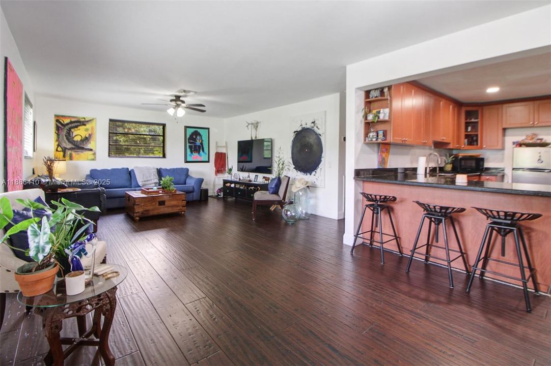 Недавно продано: $775,000 (3 спален, 2 ванн, 1540 Квадратных фут)